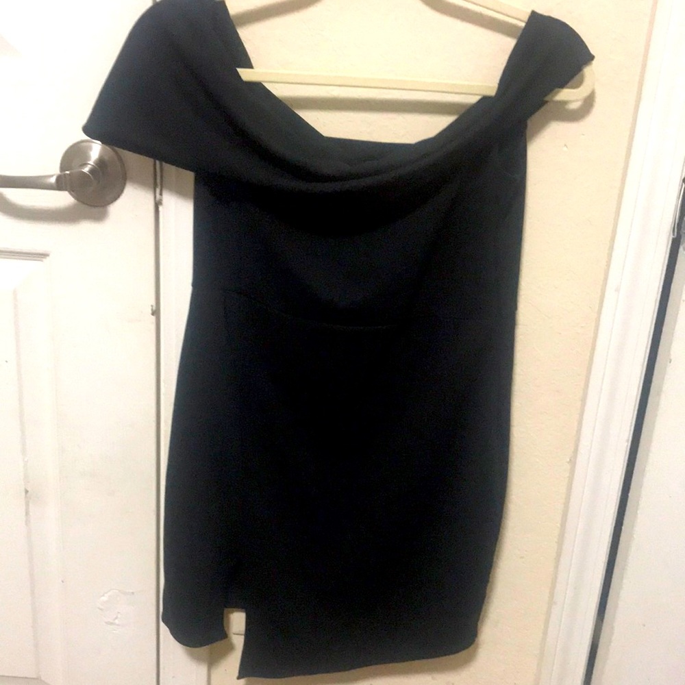 Black shoulder dress with slit.
